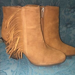 Beautiful VINCE CAMUTO Suede Fringe Ankle Boots